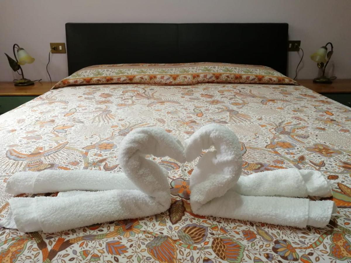 L'Antico Borgo, Un Mix Di Storia E Romanticismo Villa Lierna Ngoại thất bức ảnh
